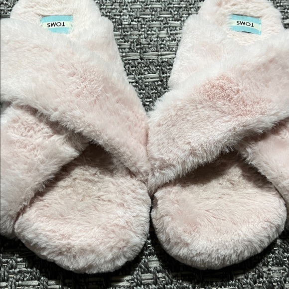 Toms | Pink Fuzzy Slippers - Picture 2 of 7